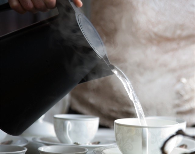 喉嚨痛、嗓子疼、熱水、喝水-康興醫(yī)療器械官網(wǎng)