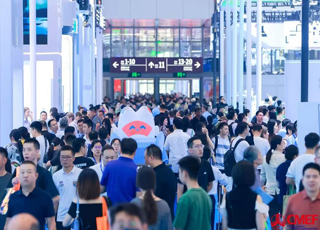 擁擠、展會(huì)、熱鬧-康興醫(yī)療器械官網(wǎng)
