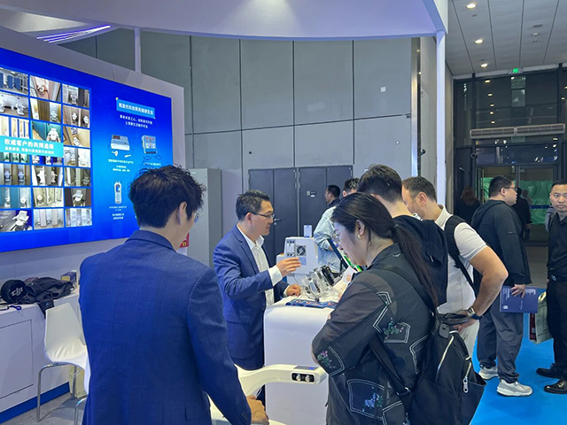 產(chǎn)品介紹、員工風(fēng)采、高端產(chǎn)品-康興醫(yī)療器械官網(wǎng)